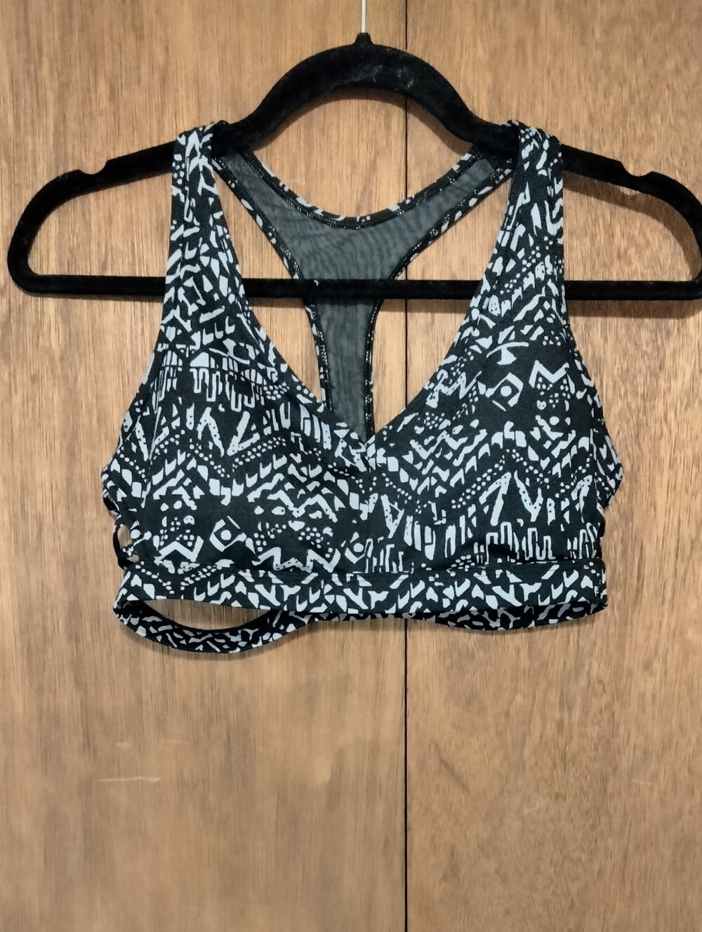 Victoria's Secret Black & Gray Patterned Sports Bra